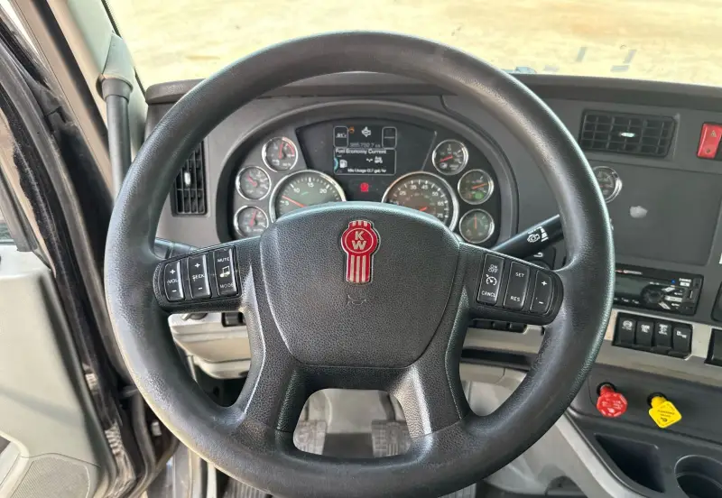 2020 Kenworth T880 photo 32