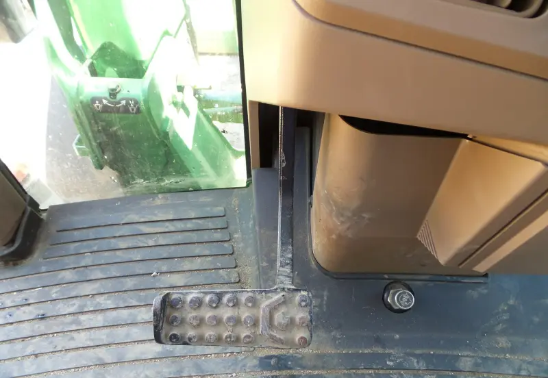 2001 John Deere 7210 photo 74