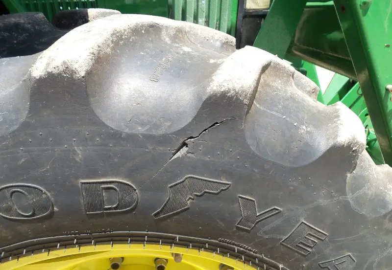 2001 John Deere 7210 photo 53