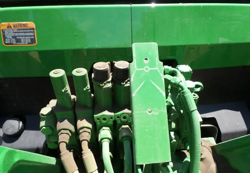 2001 John Deere 7210 photo 39