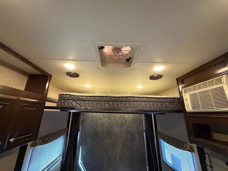 2017 Thor Outlaw 37BG photo 69