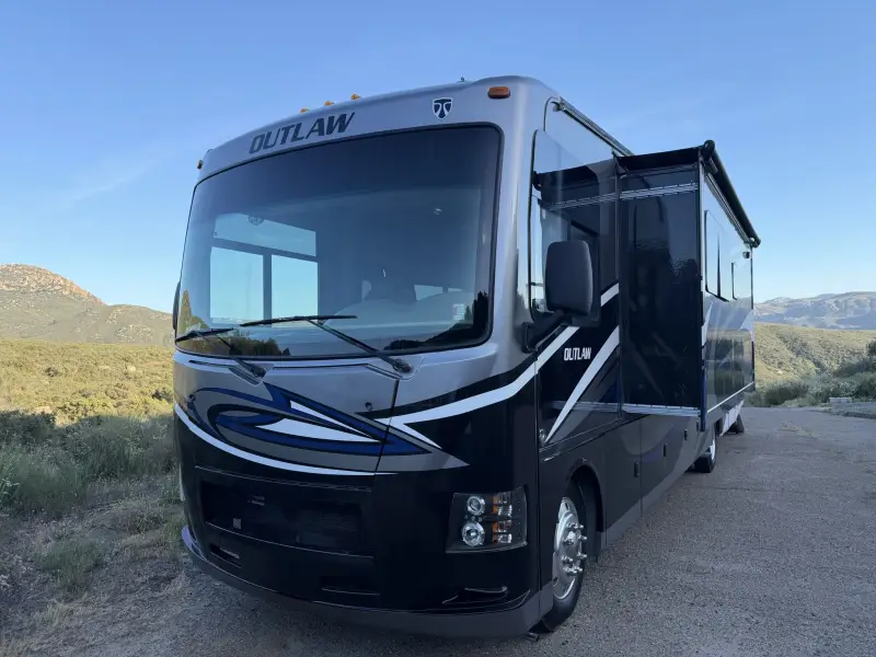 2017 Thor Outlaw 37BG photo 111