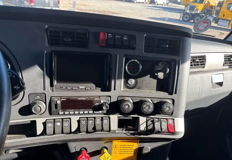 2022 Kenworth T680 photo 26