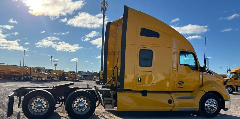 2022 Kenworth T680 photo 4