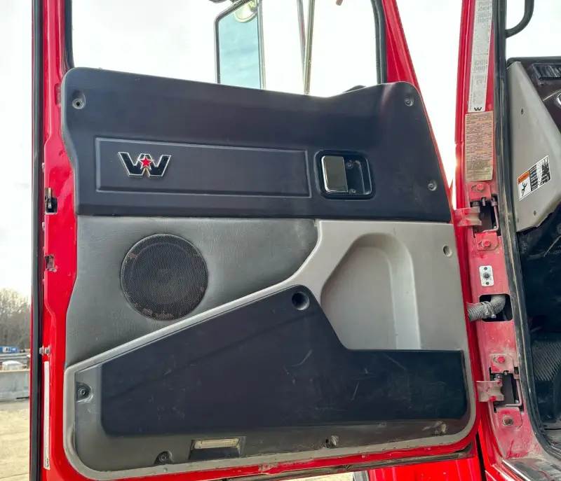 2016 Western Star 4700SF photo 46