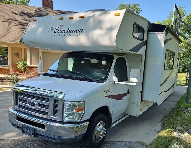 2012 Coachman Freelander 32BH photo 1
