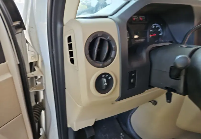2012 Coachman Freelander 32BH photo 13