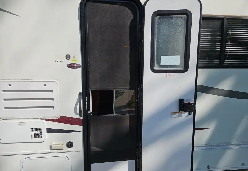 2012 Coachman Freelander 32BH photo 28