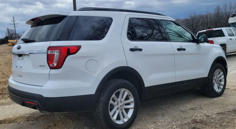 2017 Ford Explorer photo 5