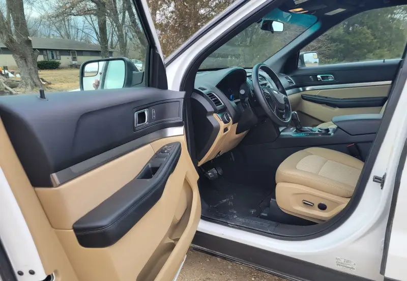 2017 Ford Explorer photo 9
