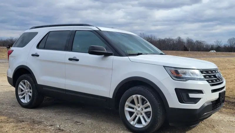 2017 Ford Explorer photo 3