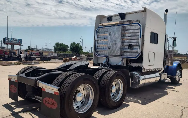 2003 Peterbilt 379 photo 5