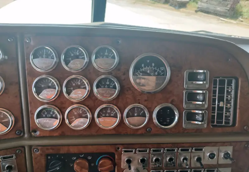 2003 Peterbilt 379 photo 35