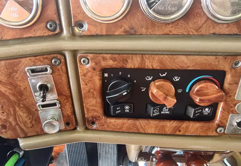 2003 Peterbilt 379 photo 37