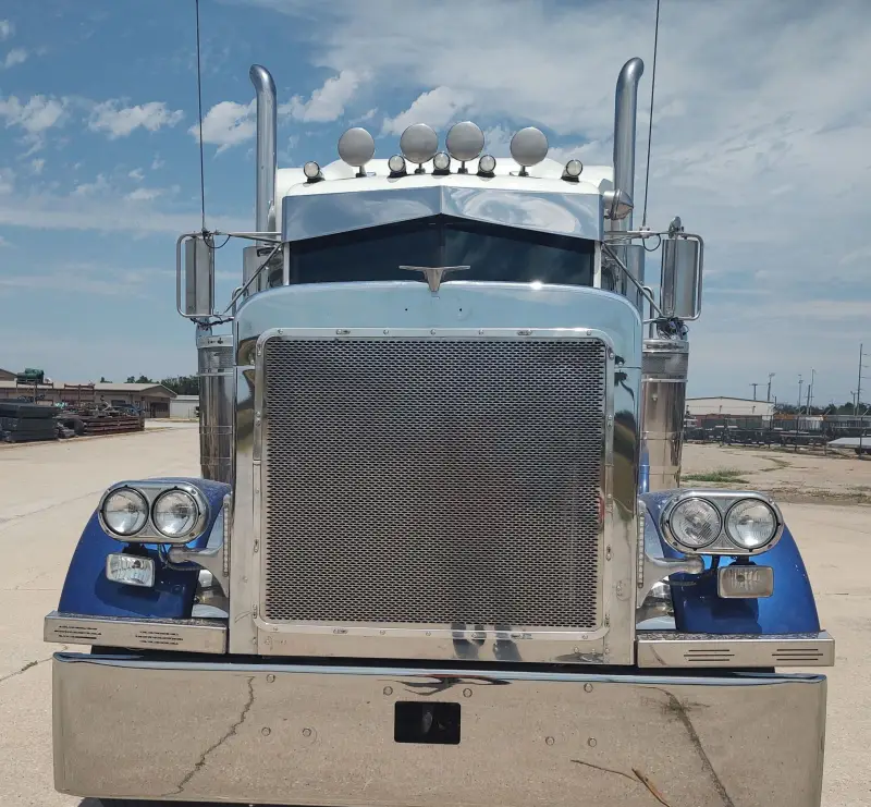 2003 Peterbilt 379 photo 2