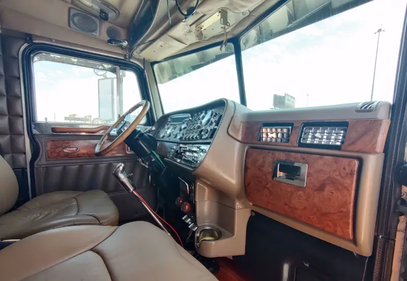 2003 Peterbilt 379 photo 57