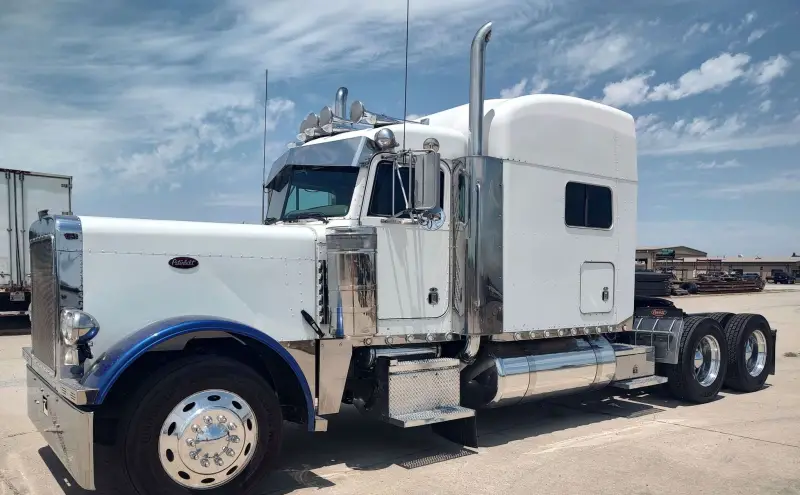 2003 Peterbilt 379 photo 9