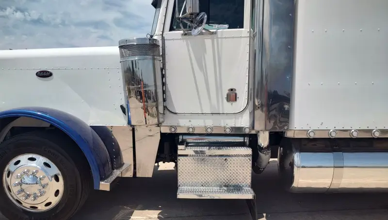 2003 Peterbilt 379 photo 11