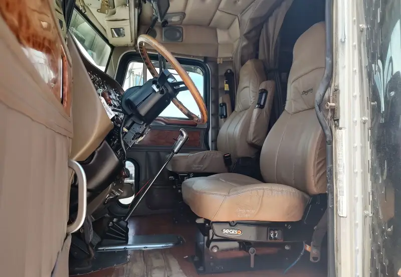 2003 Peterbilt 379 photo 25