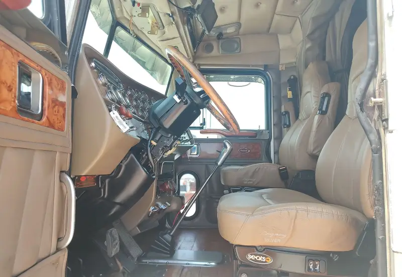 2003 Peterbilt 379 photo 26