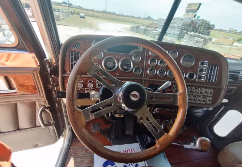 2003 Peterbilt 379 photo 31