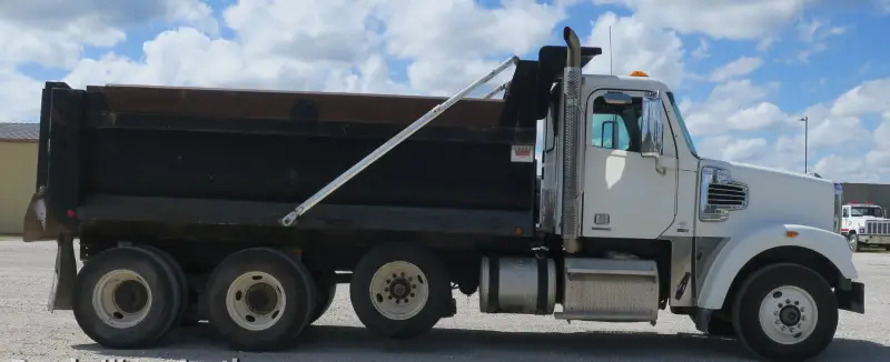 2012 Freightliner Coronado SD photo 4