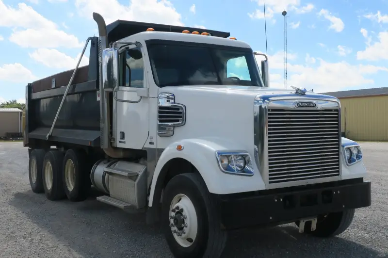 2012 Freightliner Coronado SD photo 3