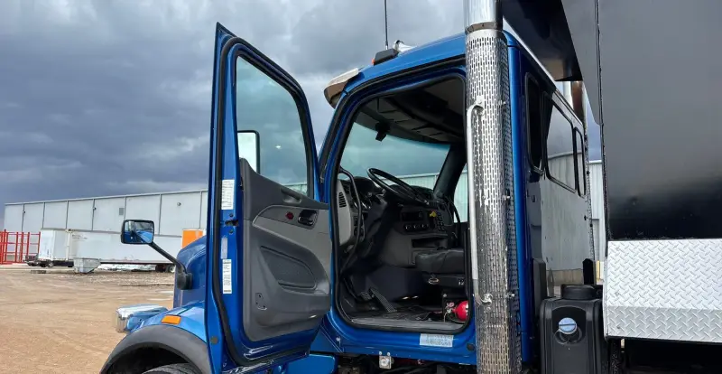 2017 Peterbilt 567 photo 38