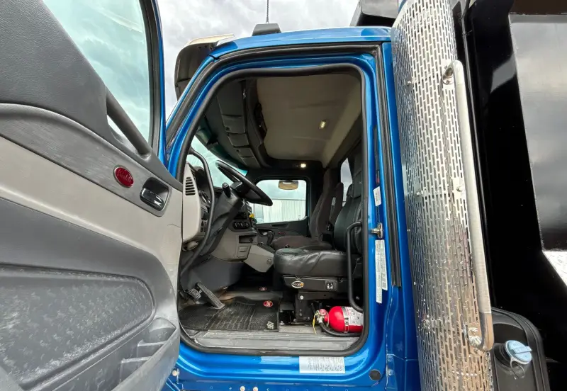 2017 Peterbilt 567 photo 41