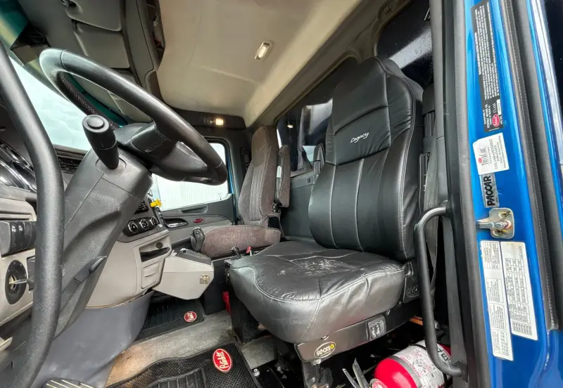 2017 Peterbilt 567 photo 42