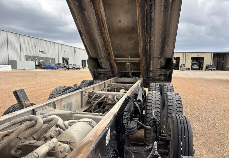 2017 Peterbilt 567 photo 17