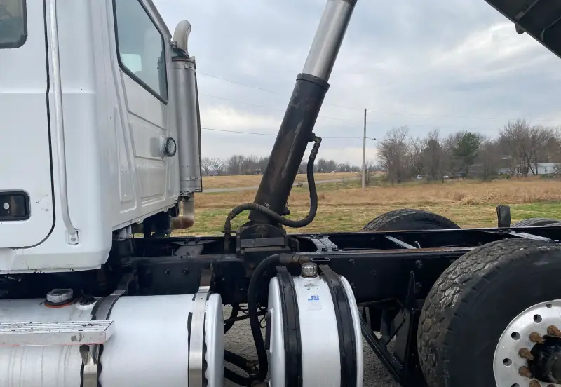 2005 Mack CV713 Granite photo 28