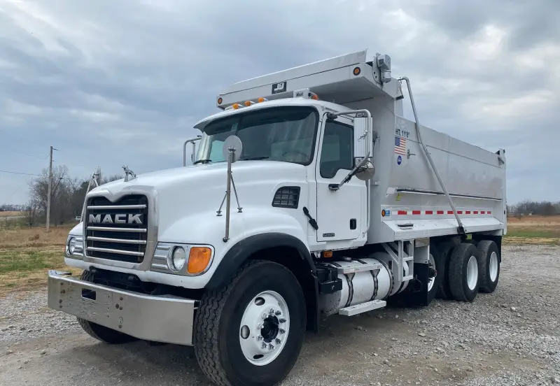 2005 Mack CV713 Granite photo 1