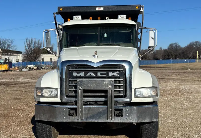 2015 Mack GU713 photo 2