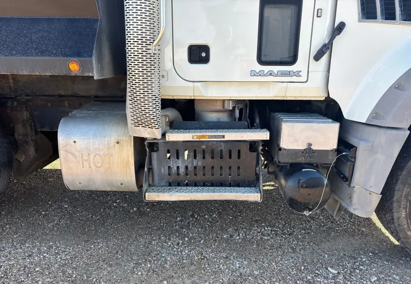 2015 Mack GU713 photo 10