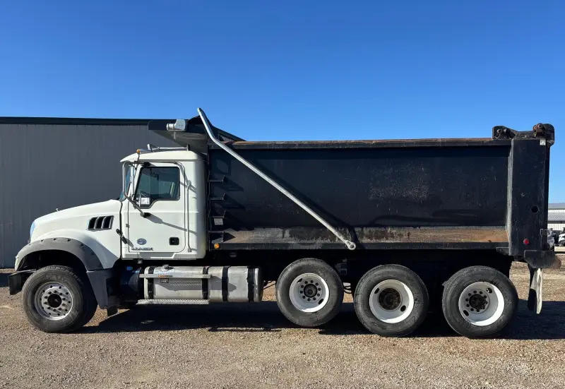 2015 Mack GU713 photo 8