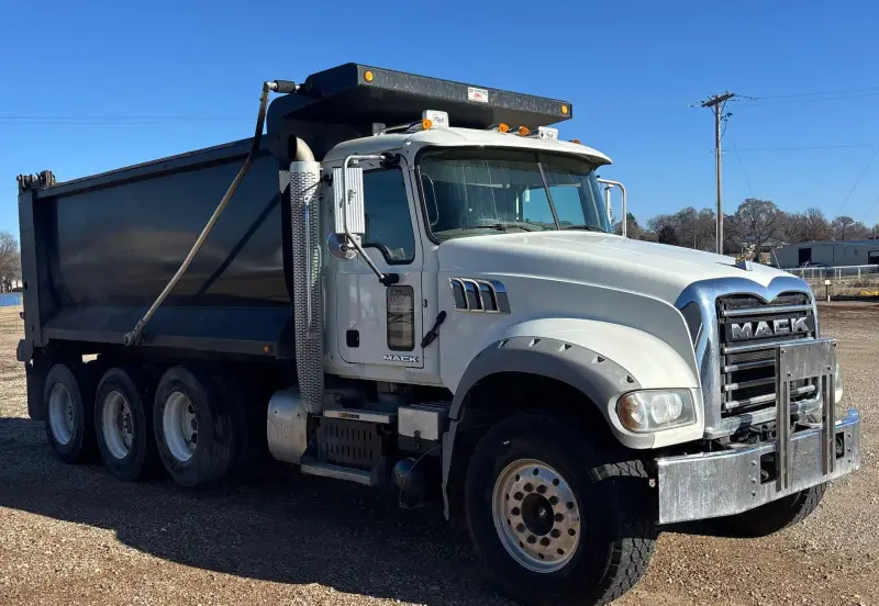 2015 Mack GU713 photo 3