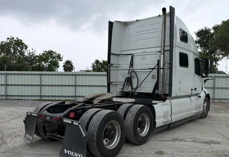 2023 Volvo VNL 860 photo 5