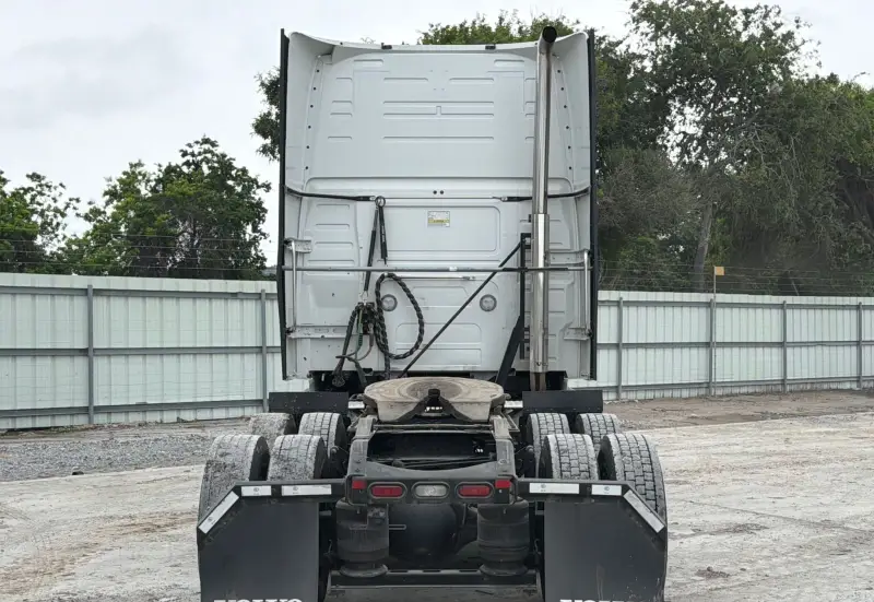 2023 Volvo VNL 860 photo 6