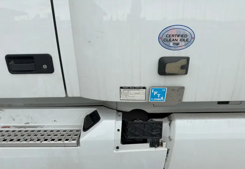 2023 Volvo VNL 860 photo 10