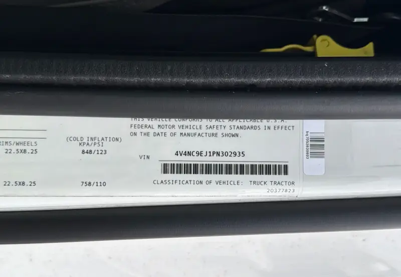 2023 Volvo VNL 860 photo 100