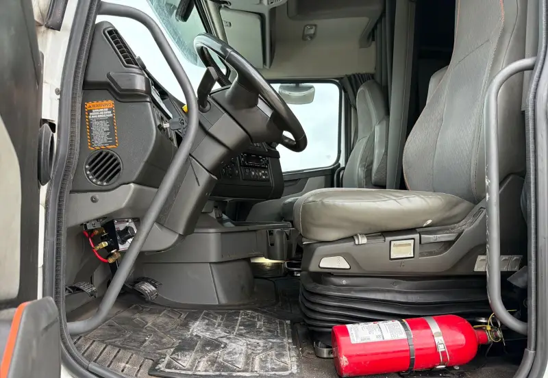 2023 Volvo VNL 860 photo 36
