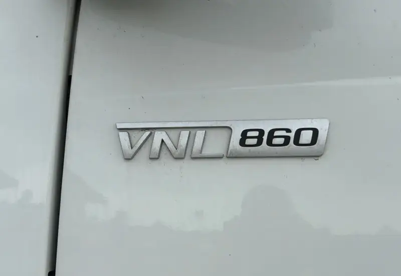 2023 Volvo VNL 860 photo 11