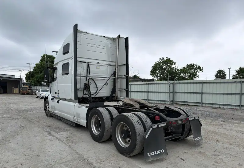 2023 Volvo VNL 860 photo 7