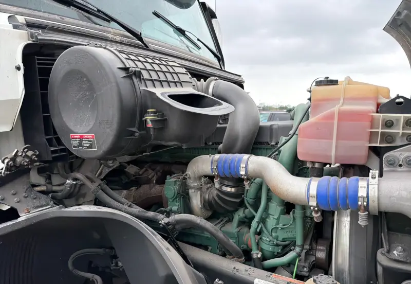 2023 Volvo VNL 860 photo 75