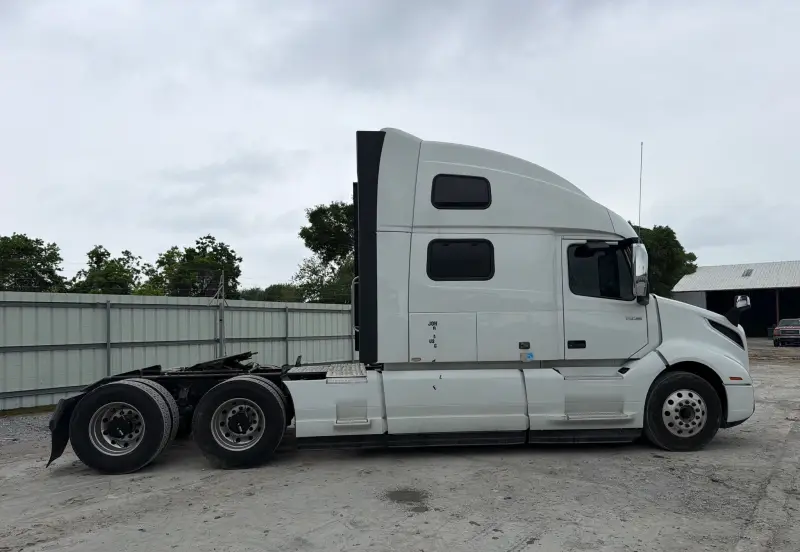 2023 Volvo VNL 860 photo 4