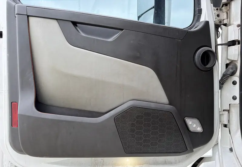 2023 Volvo VNL 860 photo 38
