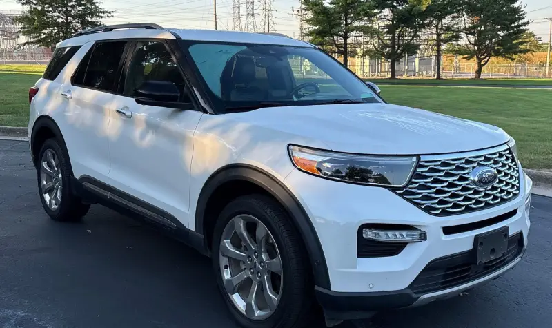 2020 Ford Explorer photo 3