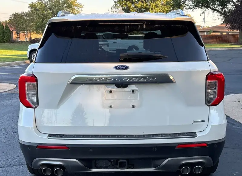 2020 Ford Explorer photo 6