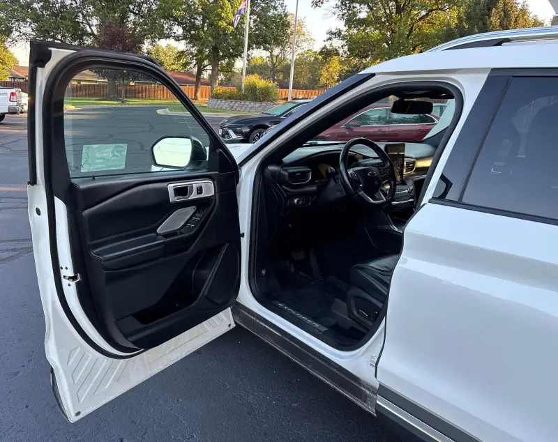 2020 Ford Explorer photo 39